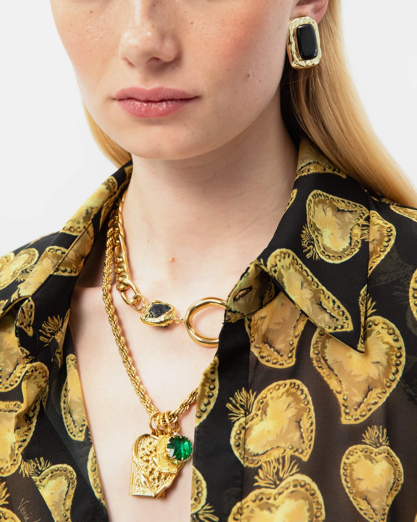 Picture of SHORT-CHAIN NECKLACE WITH BLACK STONE