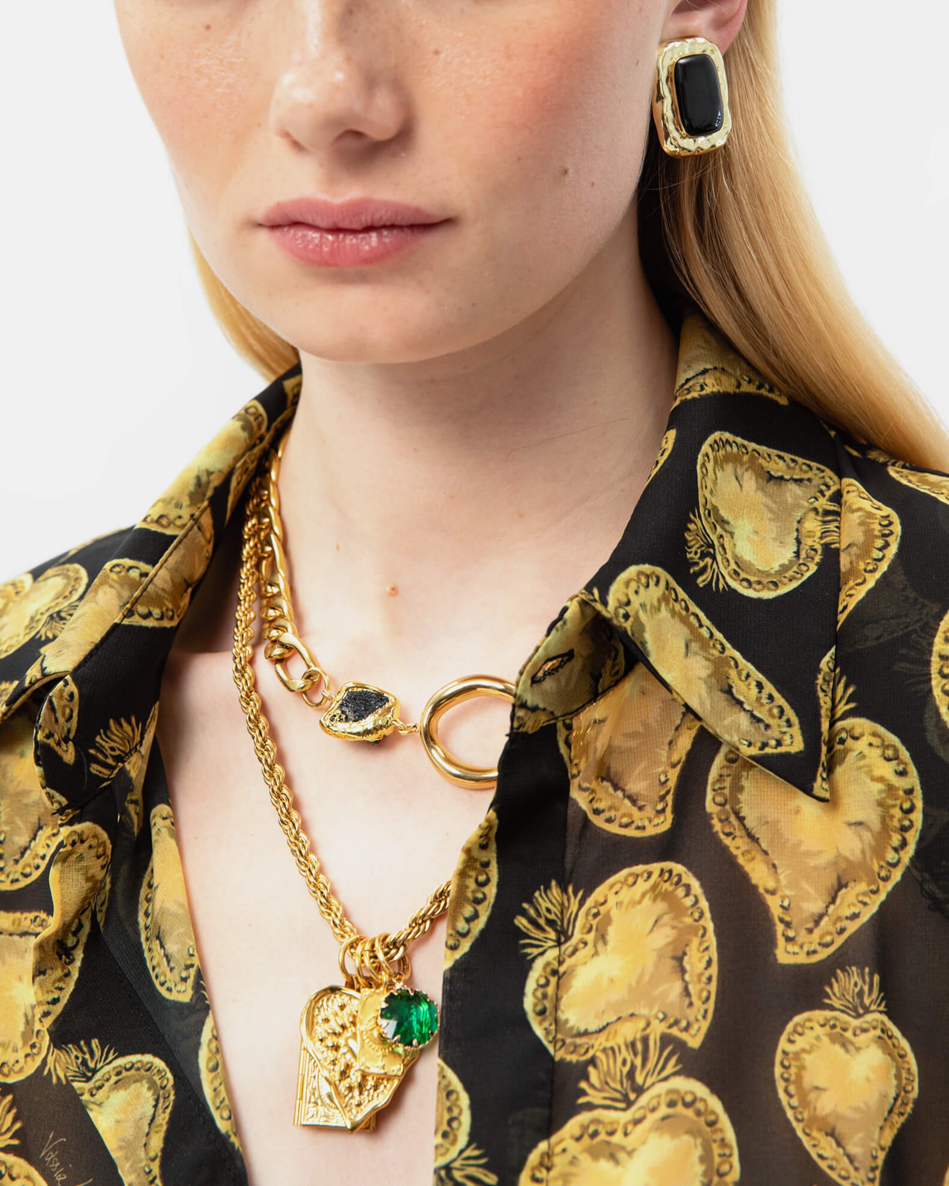 Picture of SHORT-CHAIN NECKLACE WITH BLACK STONE