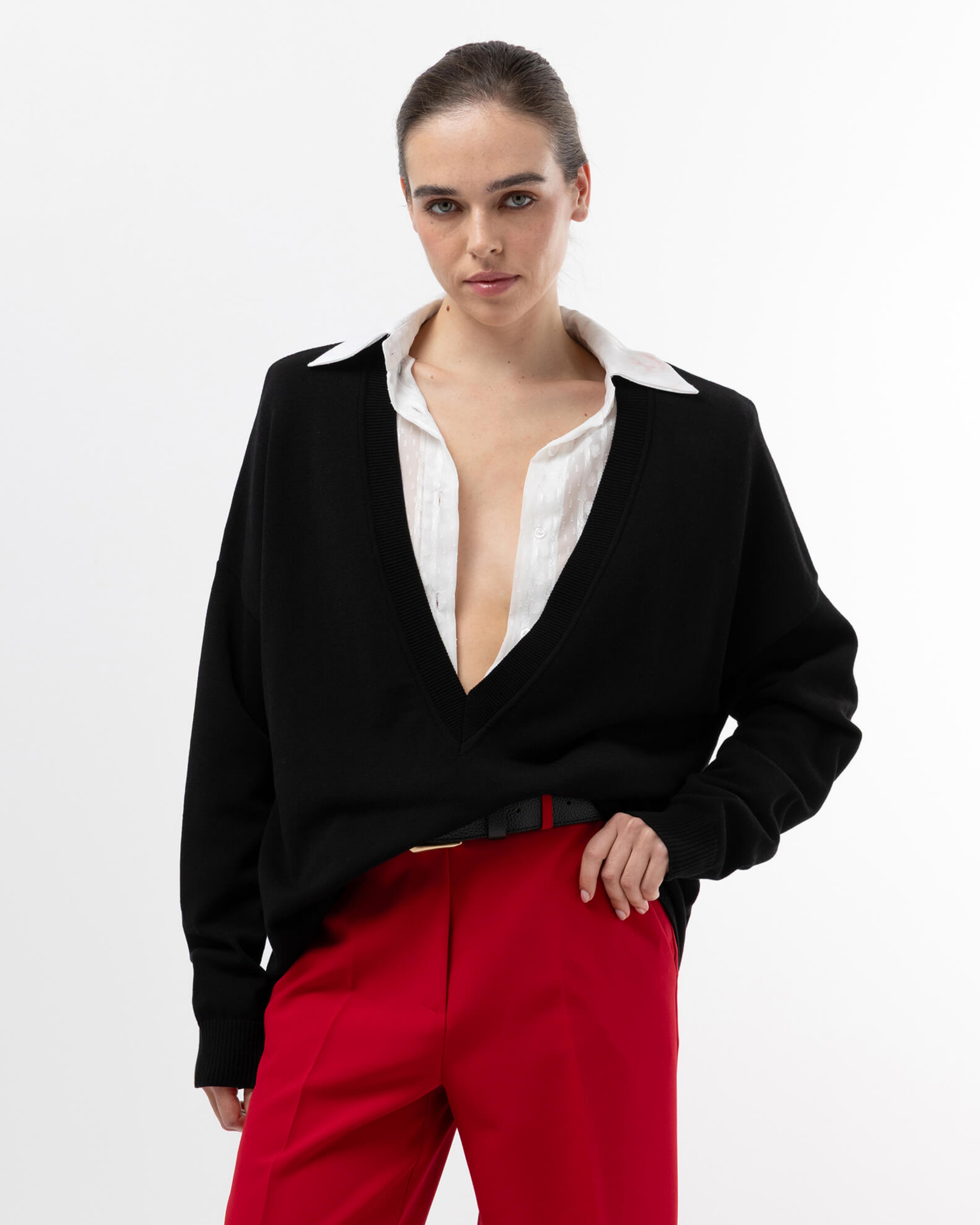 Picture of V-NECK BLACK KNIT SWEATER