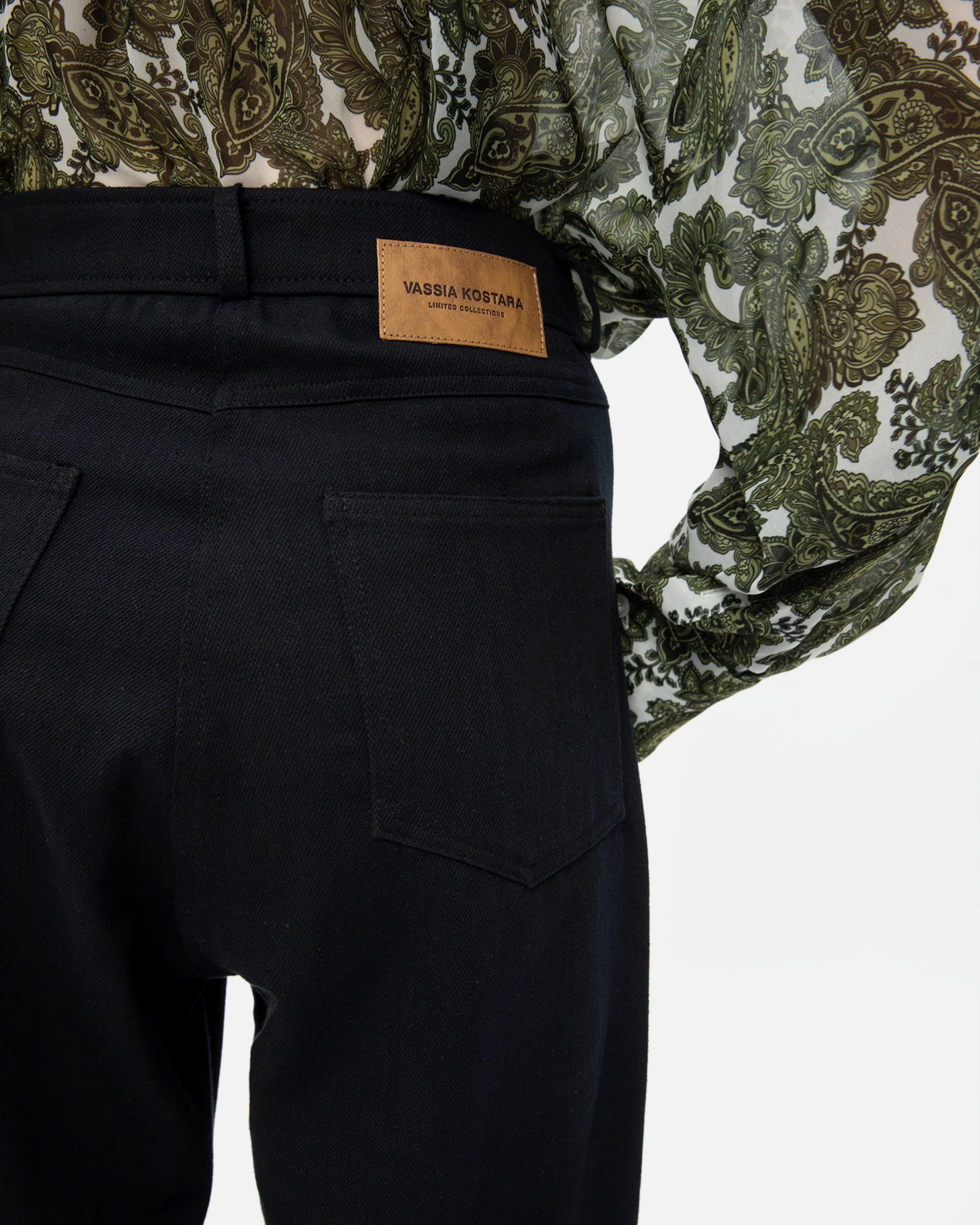 Picture of BLACK STRAIGHT-LINE JEANS