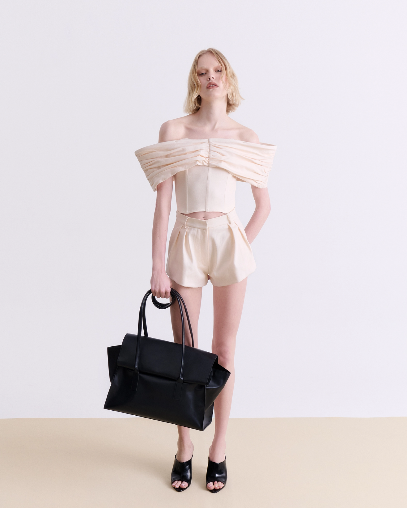 Picture of CREAM TAILORED SHORTS