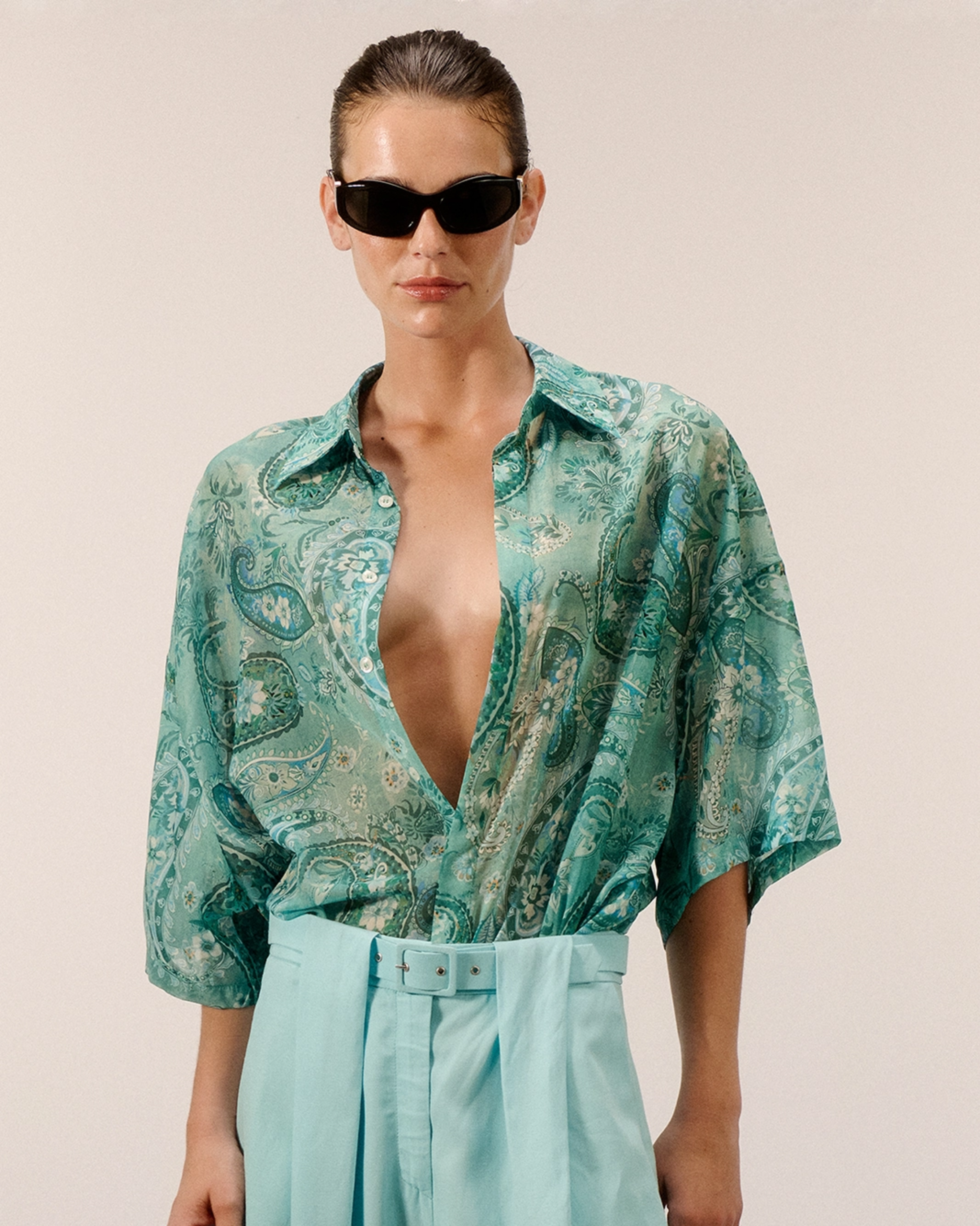 Picture of TURQUOISE PAISLEY SHORT-SLEEVE OS SHIRT