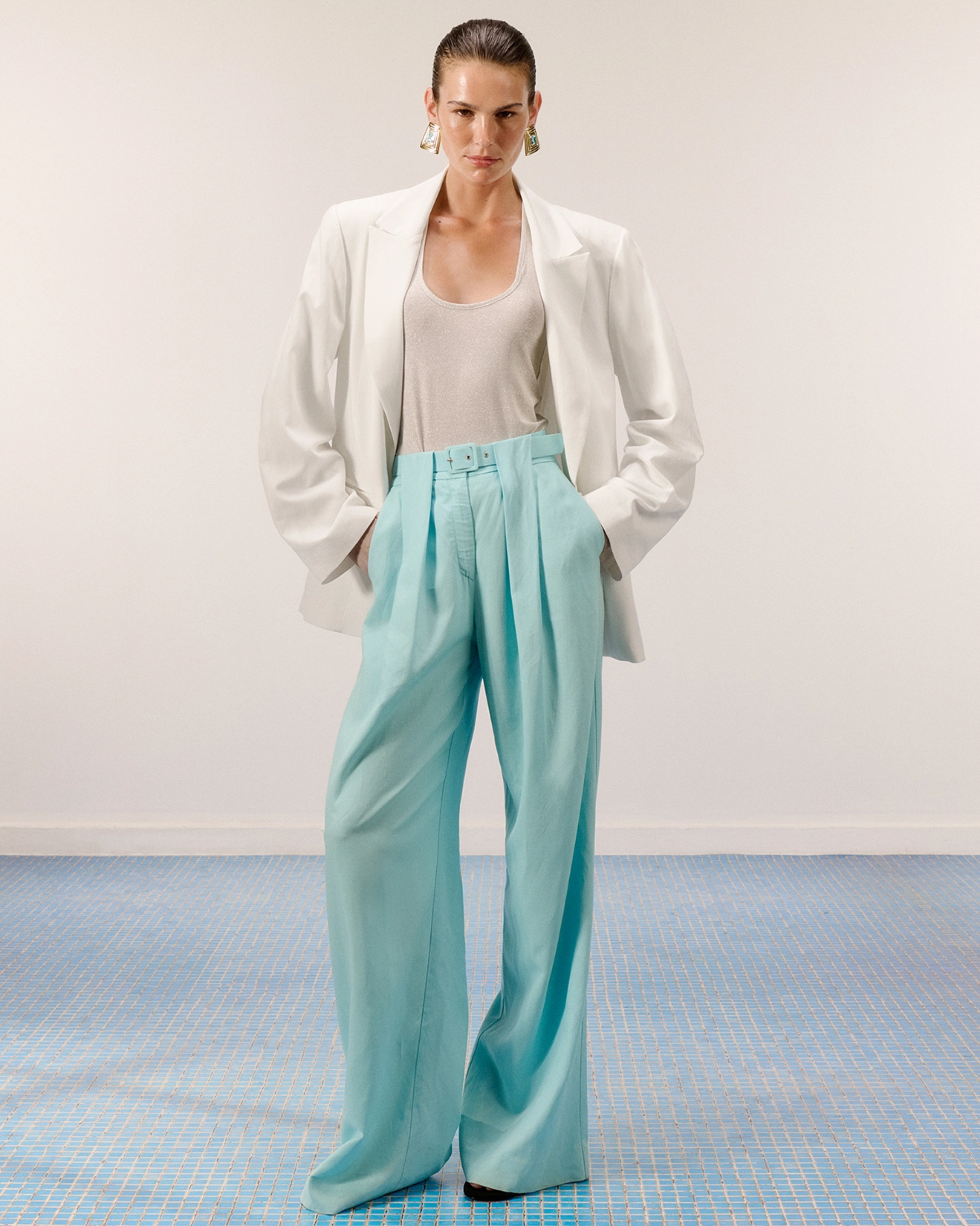 Picture of WHITE SUMMER BLAZER