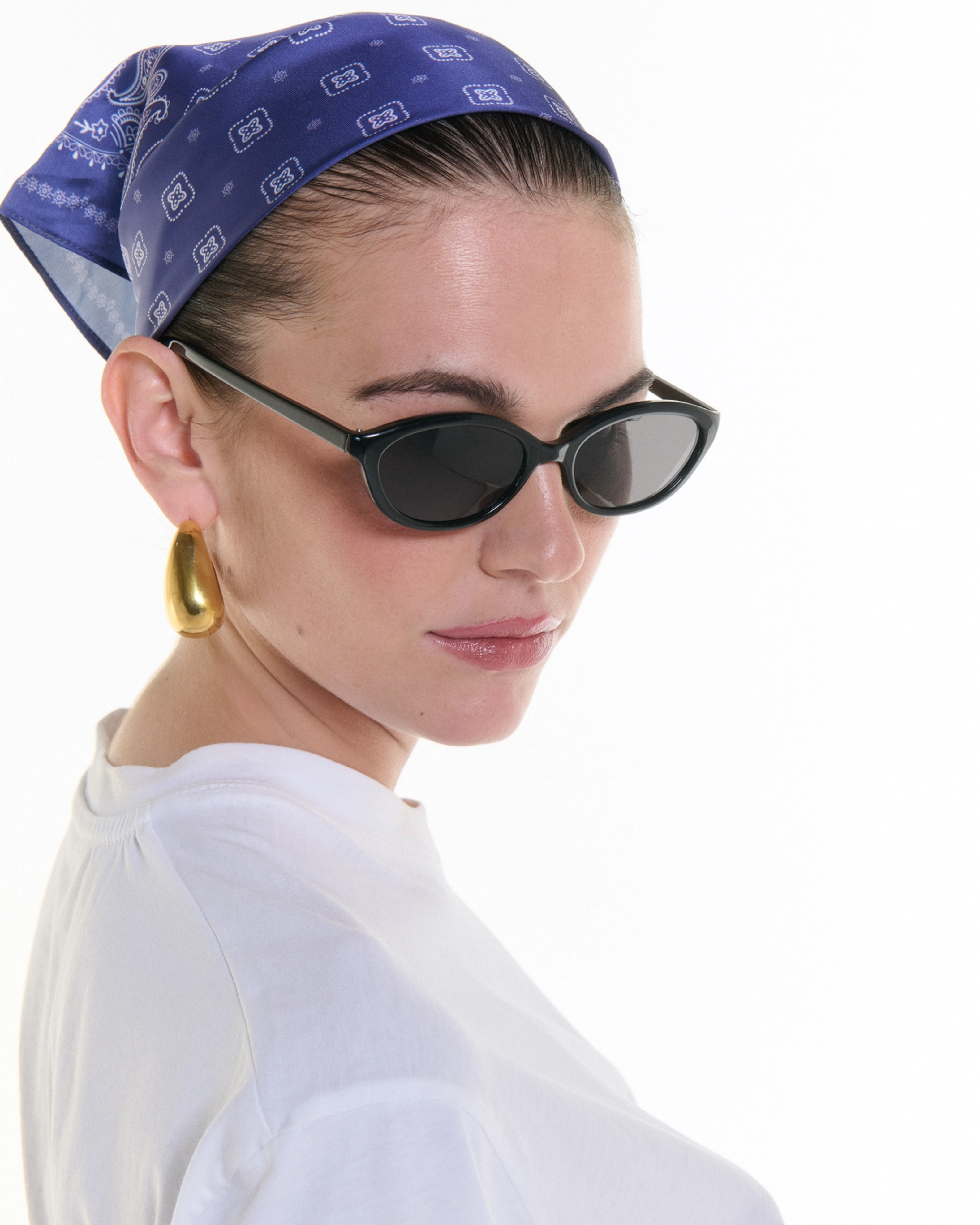 Picture of WHITE T-SHIRT WITH BLUE BANDANA