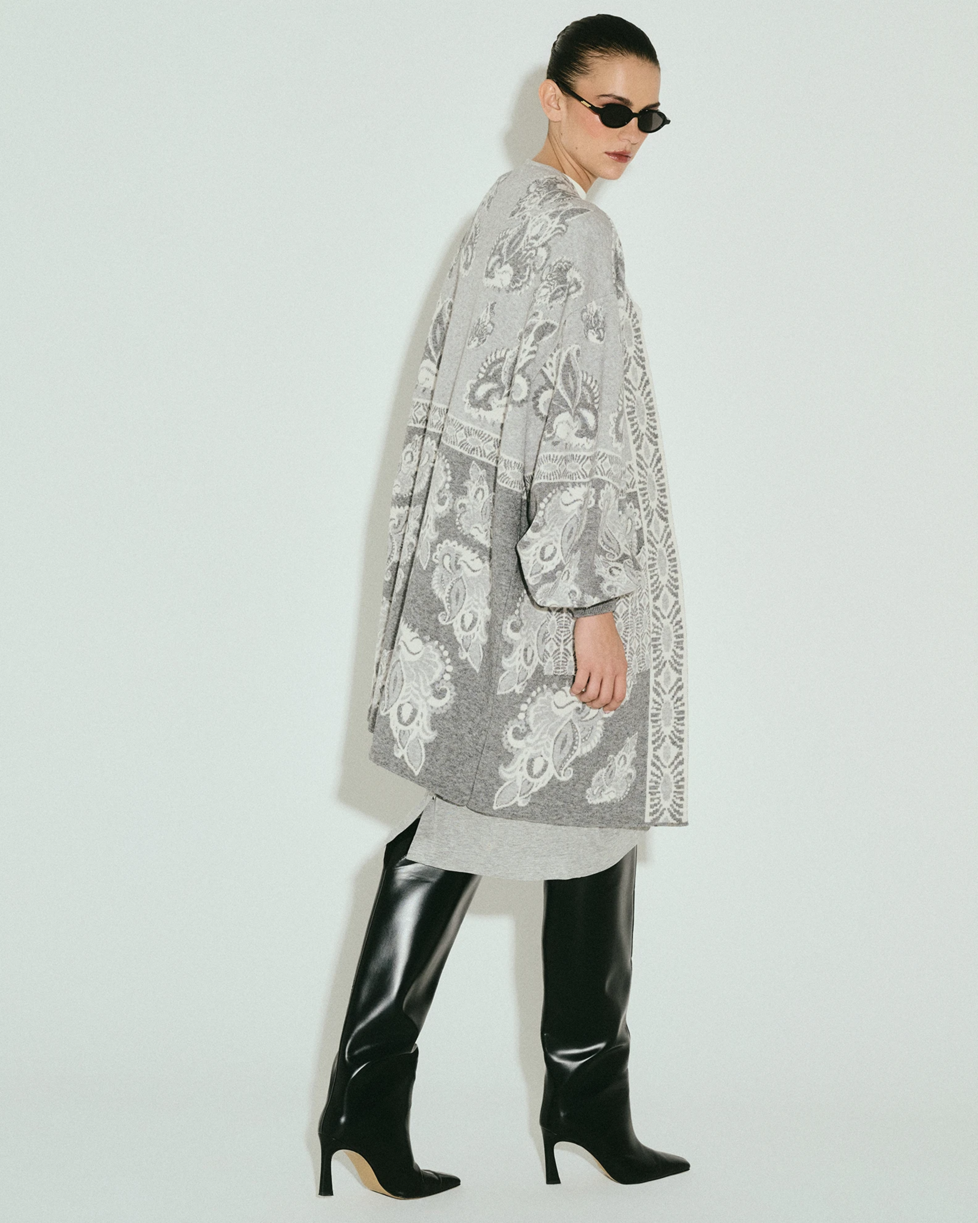 Picture of GREY PAISLEY KNIT CARDIGAN