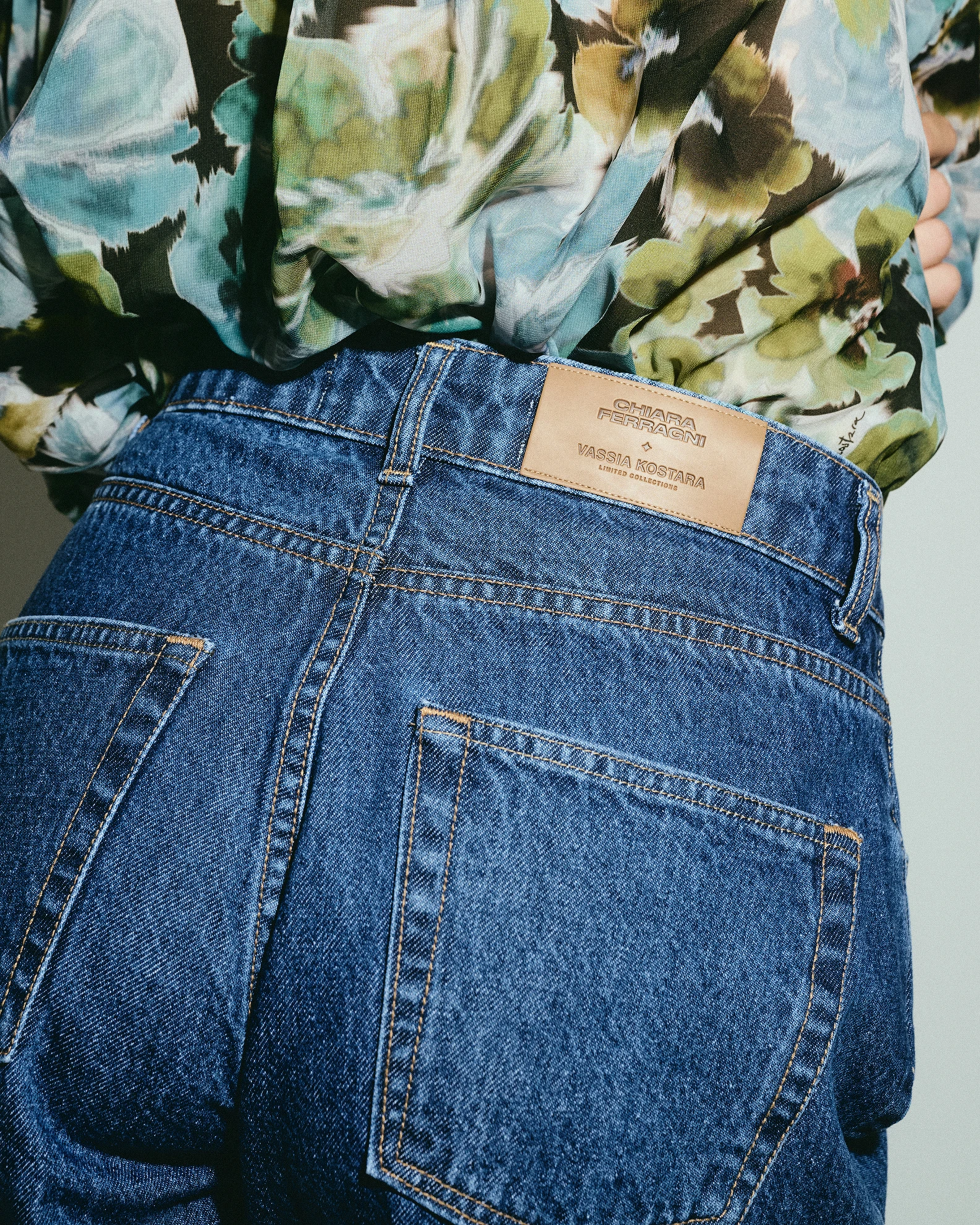 Picture of STRAIGHT-LEG BLUE JEANS